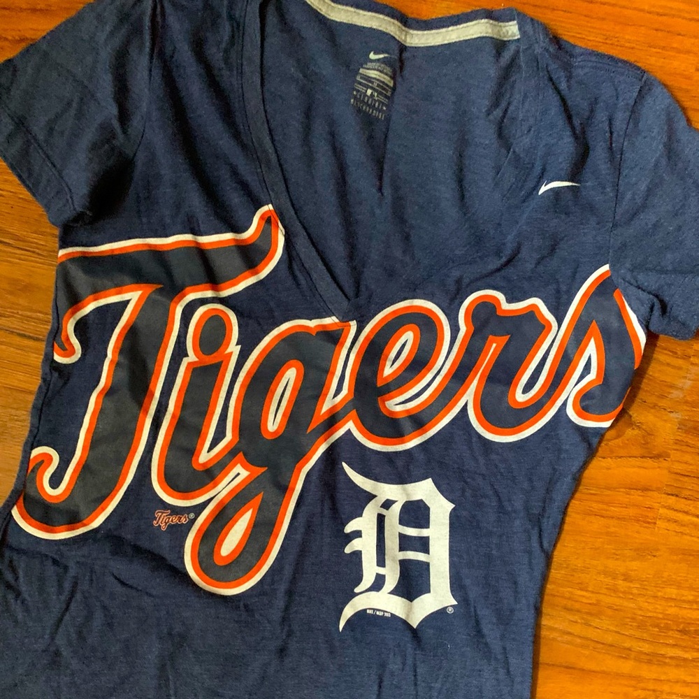 𝐍𝐈𝐊𝐄 𝐓𝐄𝐄